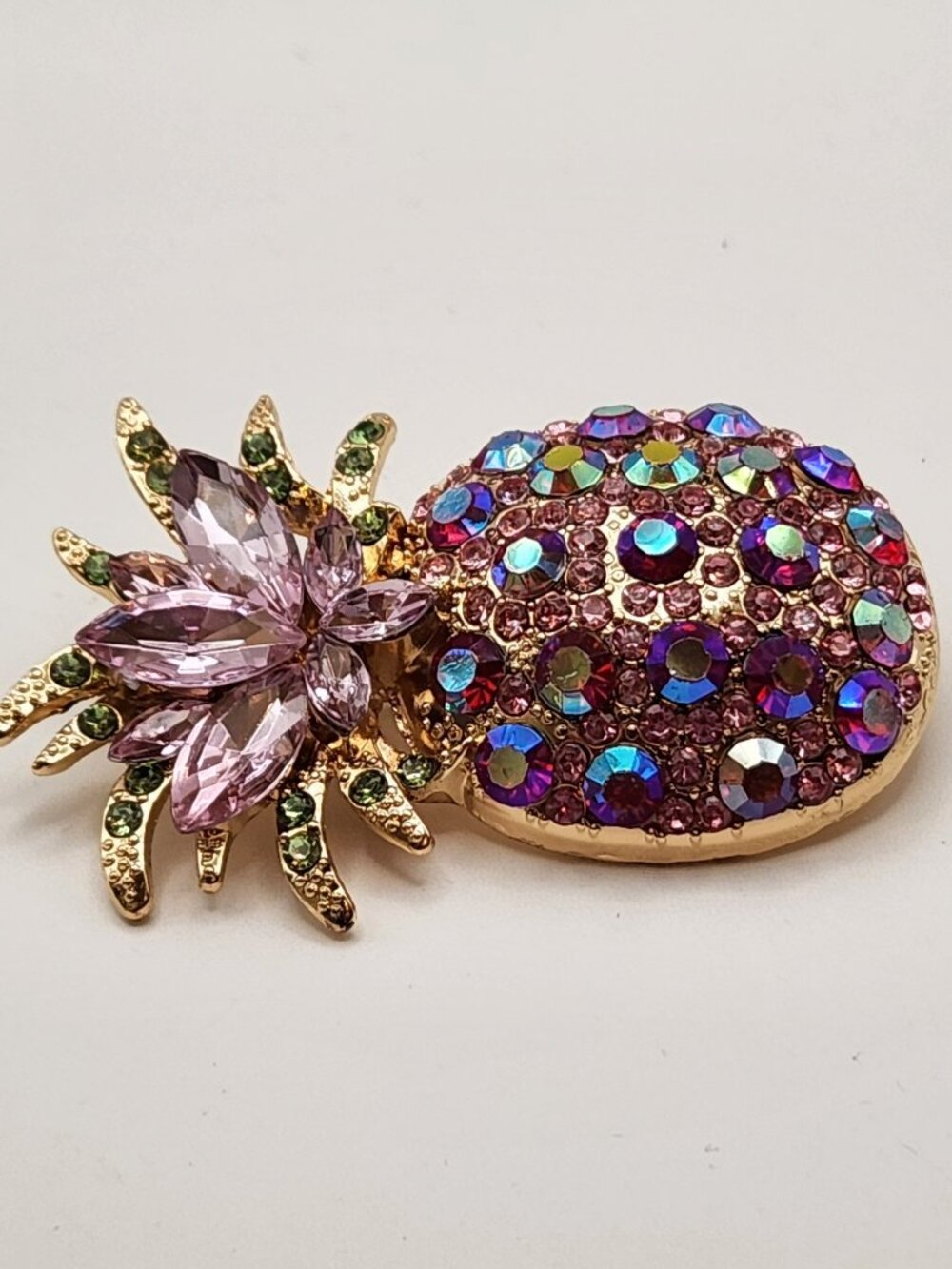 Pretty pineapple brooch faux crystals VGUC